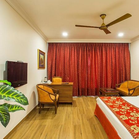 The Grand Regency Hotell Rajkot Exteriör bild