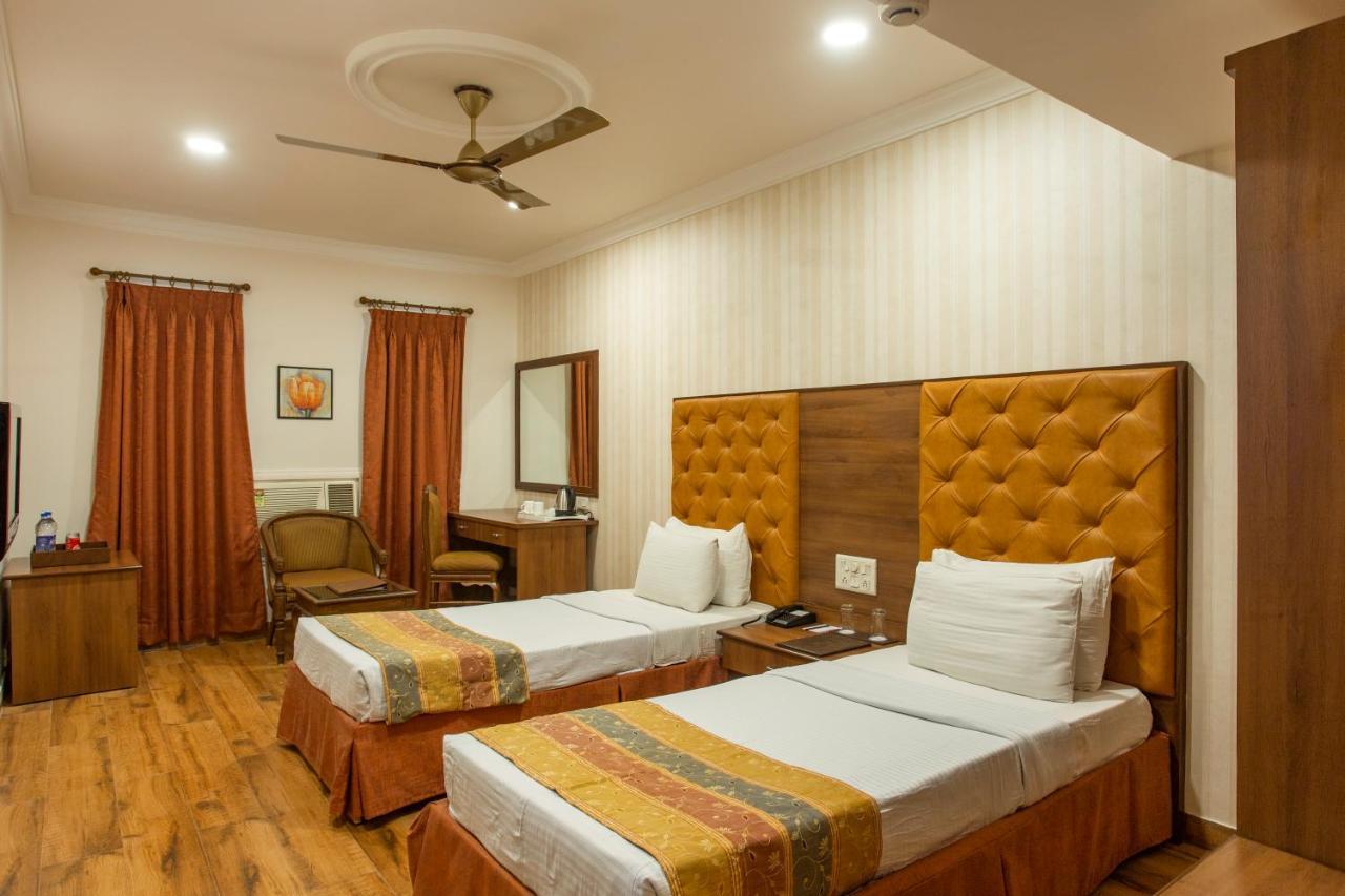 The Grand Regency Hotell Rajkot Exteriör bild