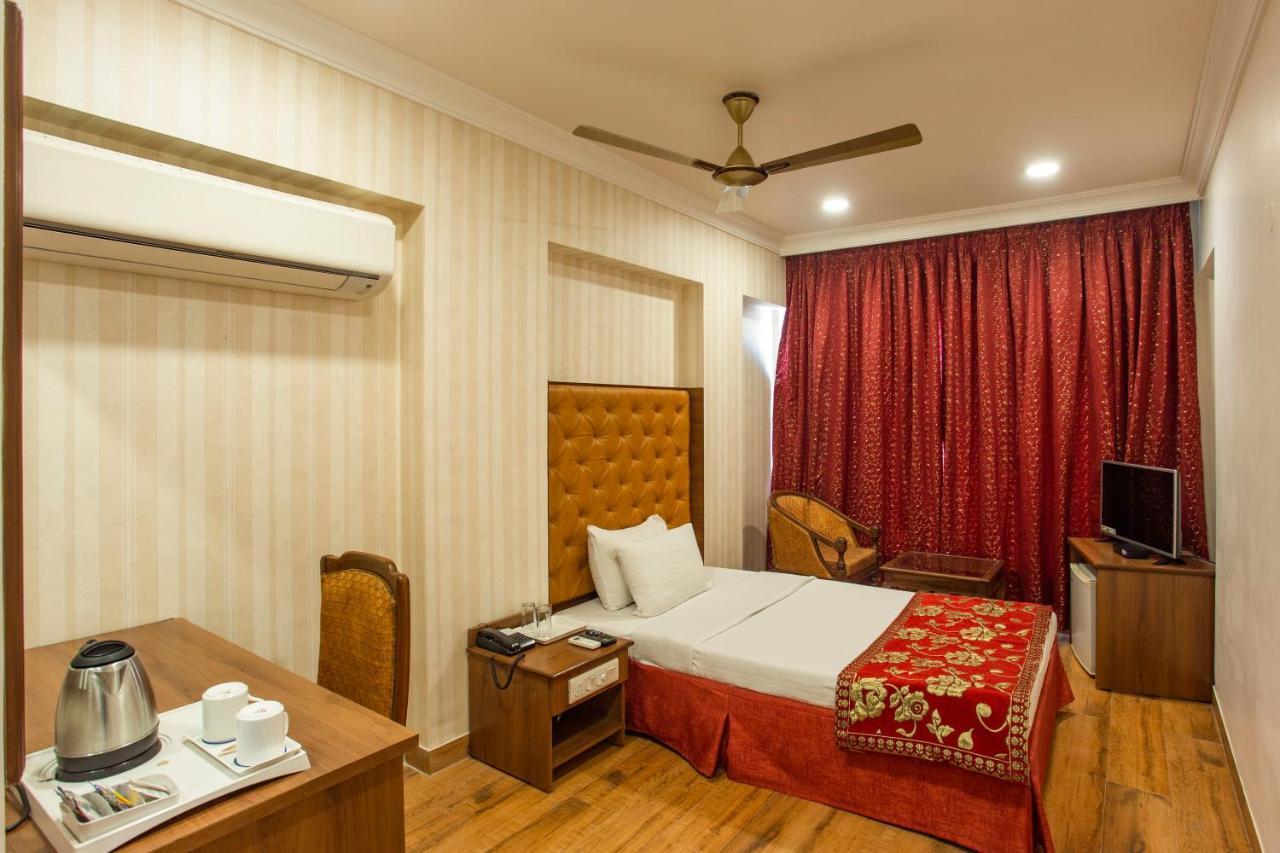 The Grand Regency Hotell Rajkot Exteriör bild