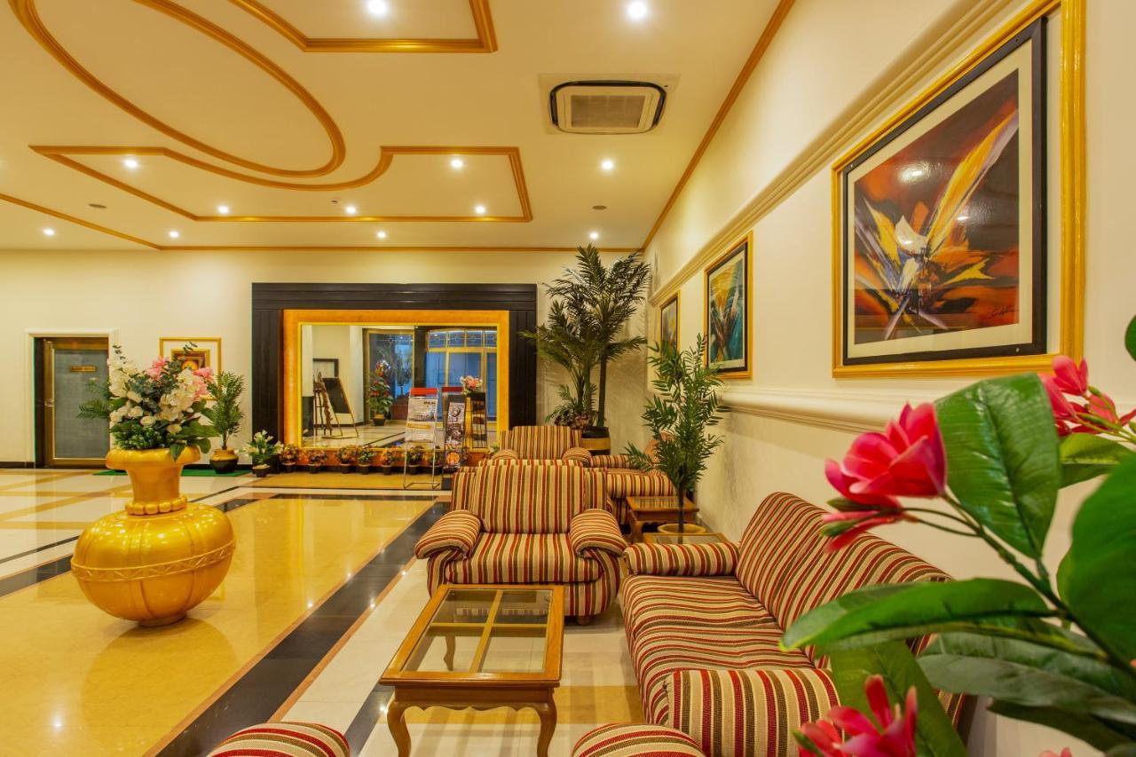 The Grand Regency Hotell Rajkot Exteriör bild