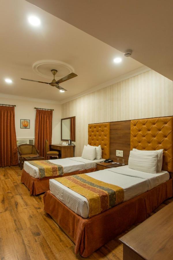 The Grand Regency Hotell Rajkot Exteriör bild