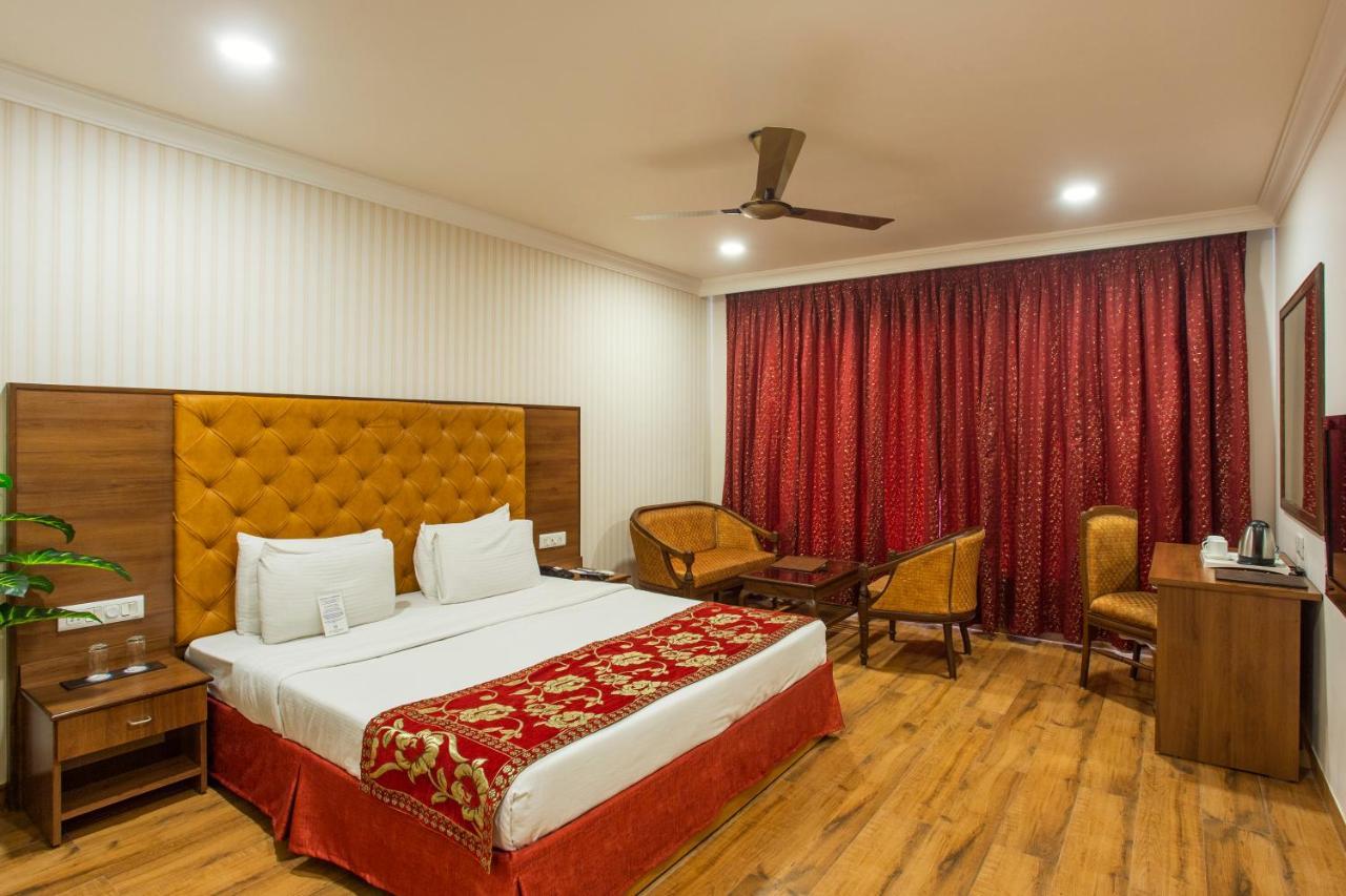 The Grand Regency Hotell Rajkot Exteriör bild