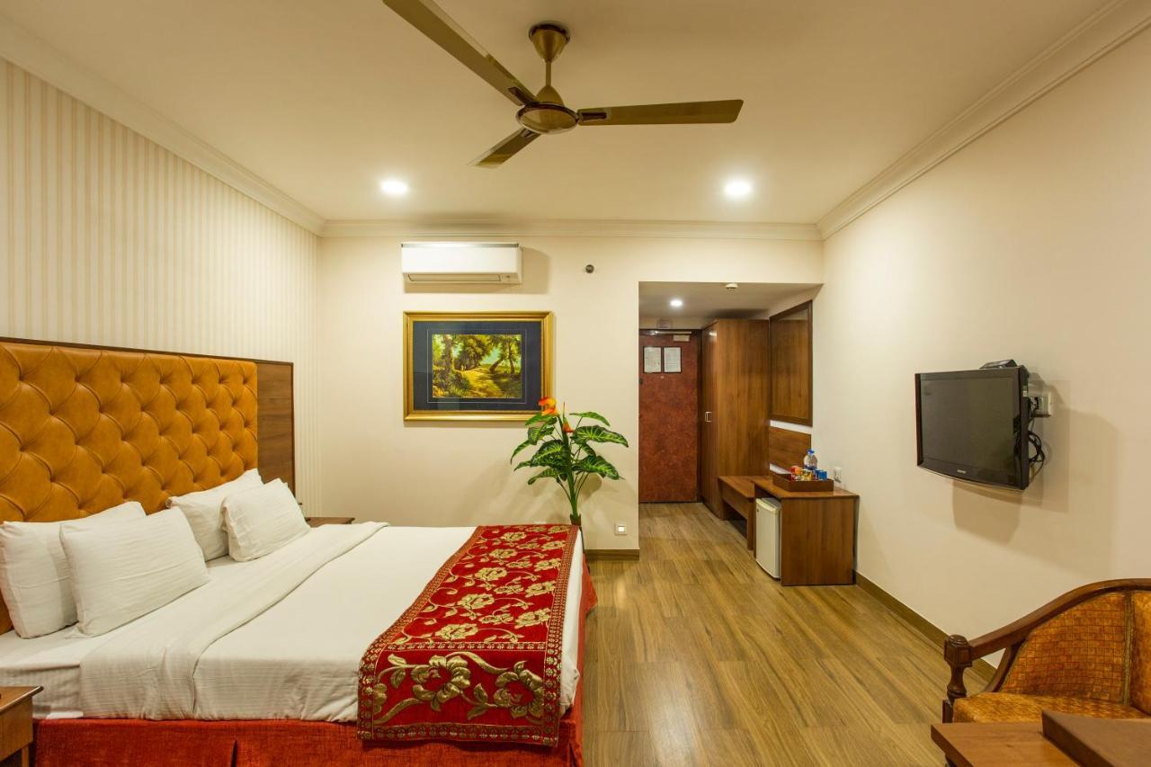 The Grand Regency Hotell Rajkot Exteriör bild