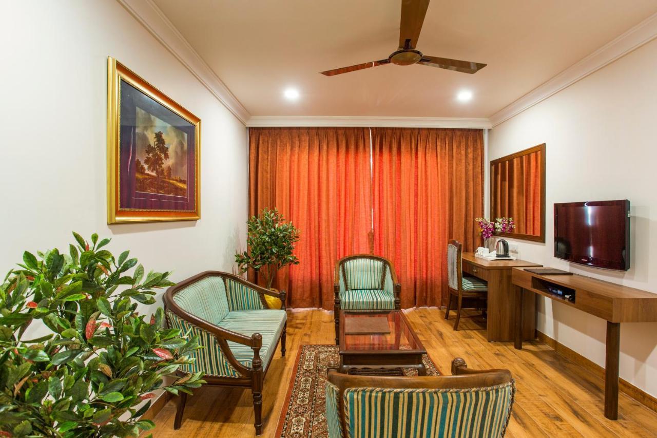 The Grand Regency Hotell Rajkot Exteriör bild