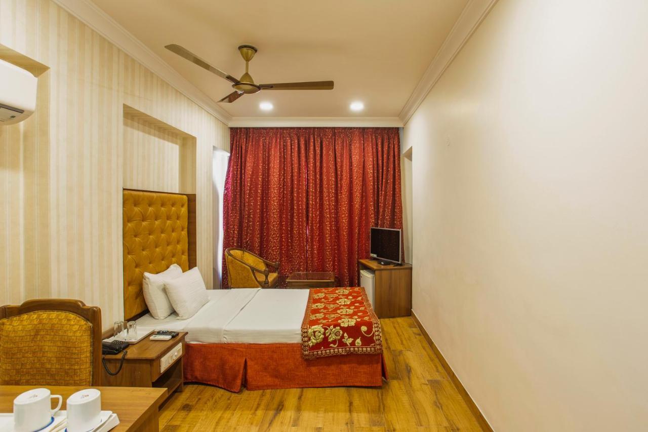 The Grand Regency Hotell Rajkot Exteriör bild