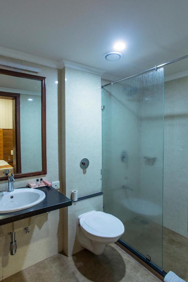 The Grand Regency Hotell Rajkot Exteriör bild