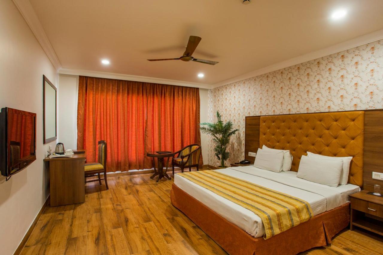 The Grand Regency Hotell Rajkot Exteriör bild