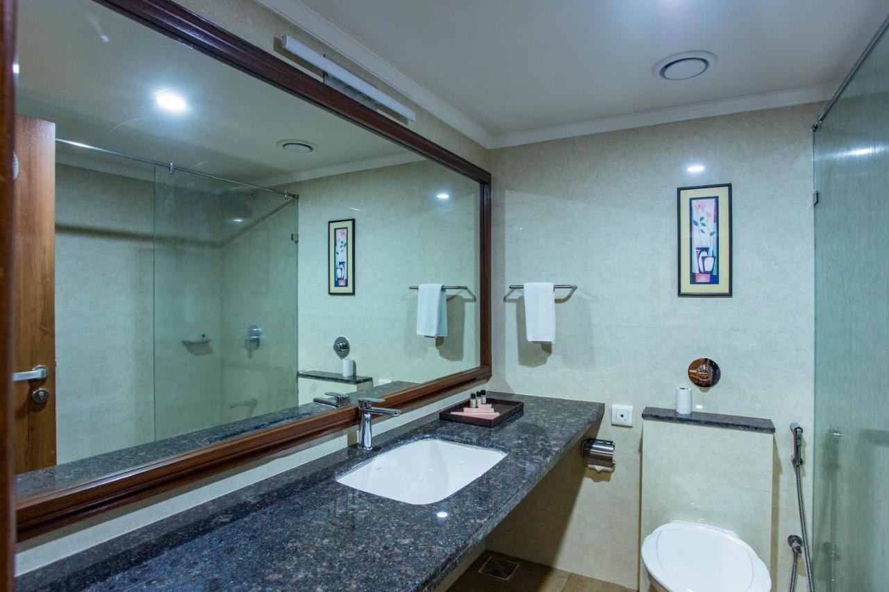 The Grand Regency Hotell Rajkot Exteriör bild