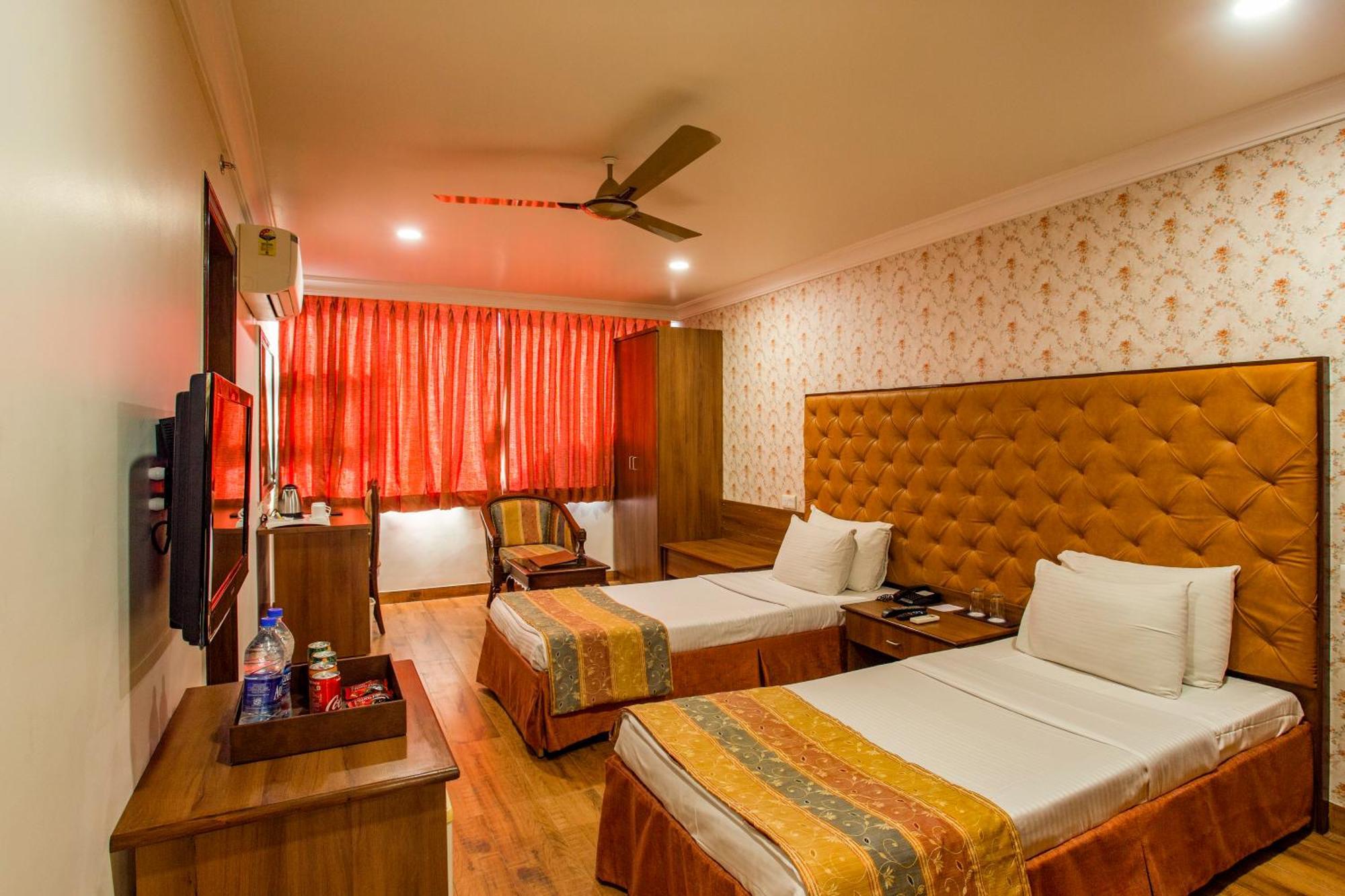 The Grand Regency Hotell Rajkot Exteriör bild