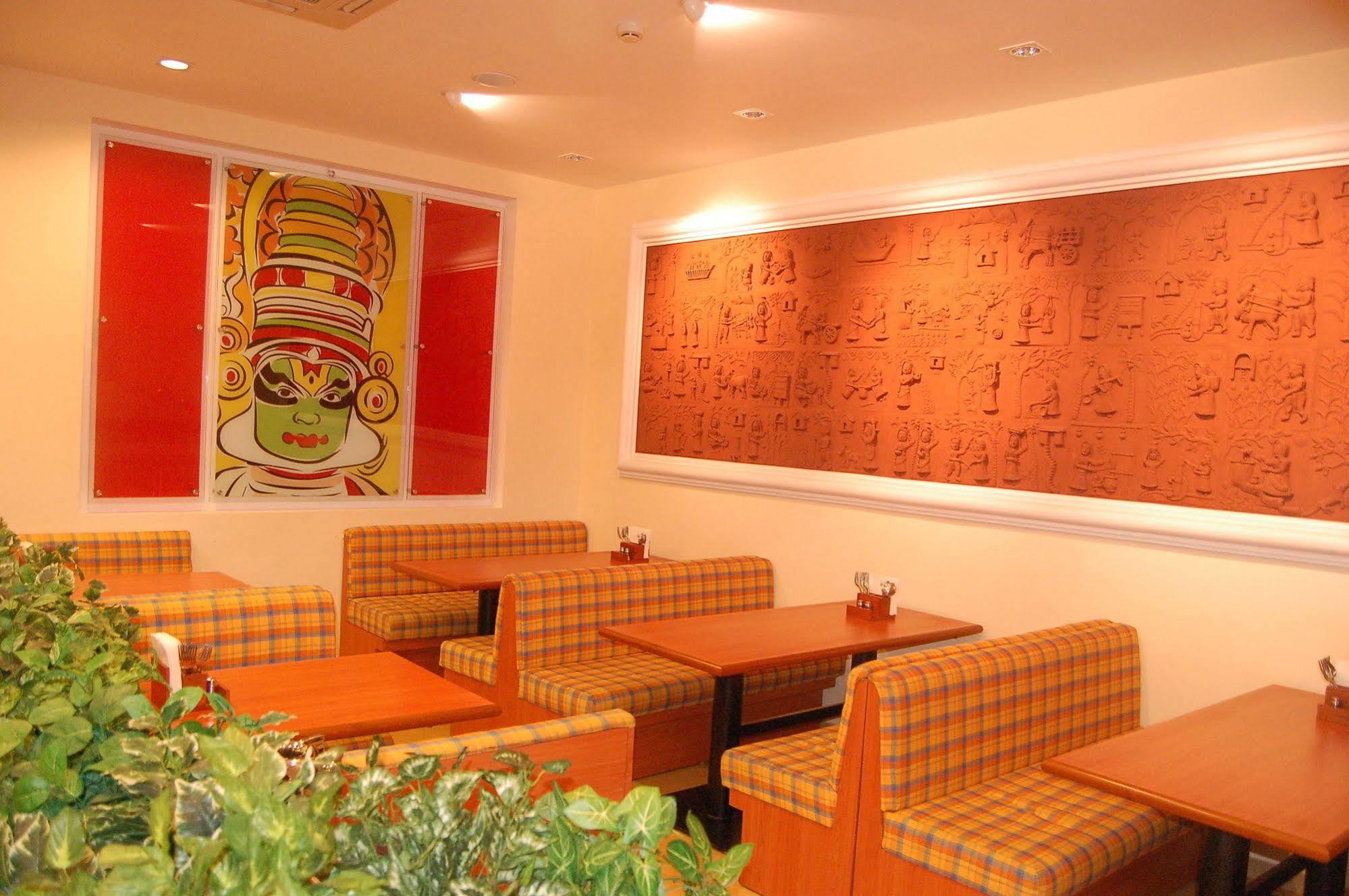 The Grand Regency Hotell Rajkot Exteriör bild