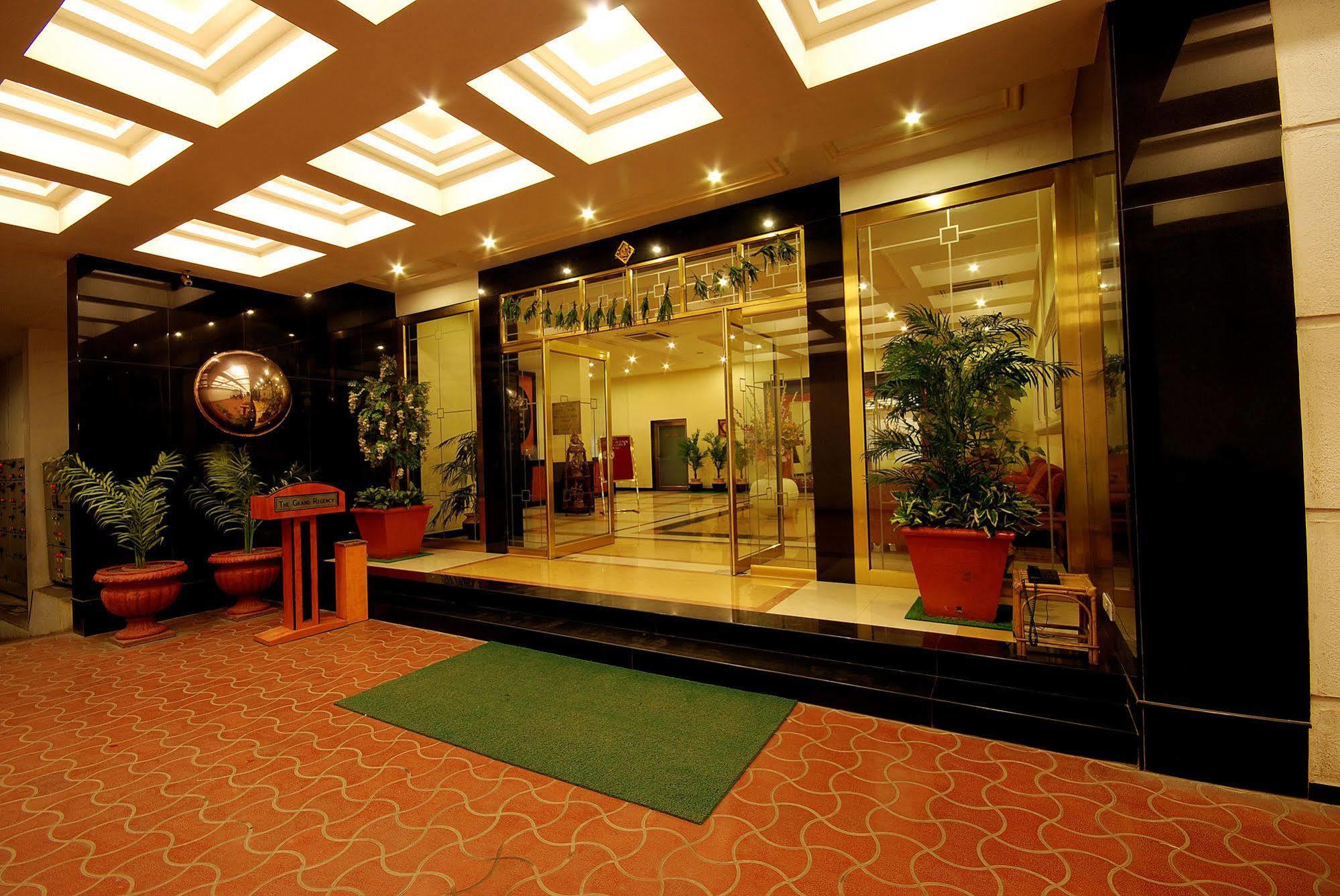 The Grand Regency Hotell Rajkot Exteriör bild