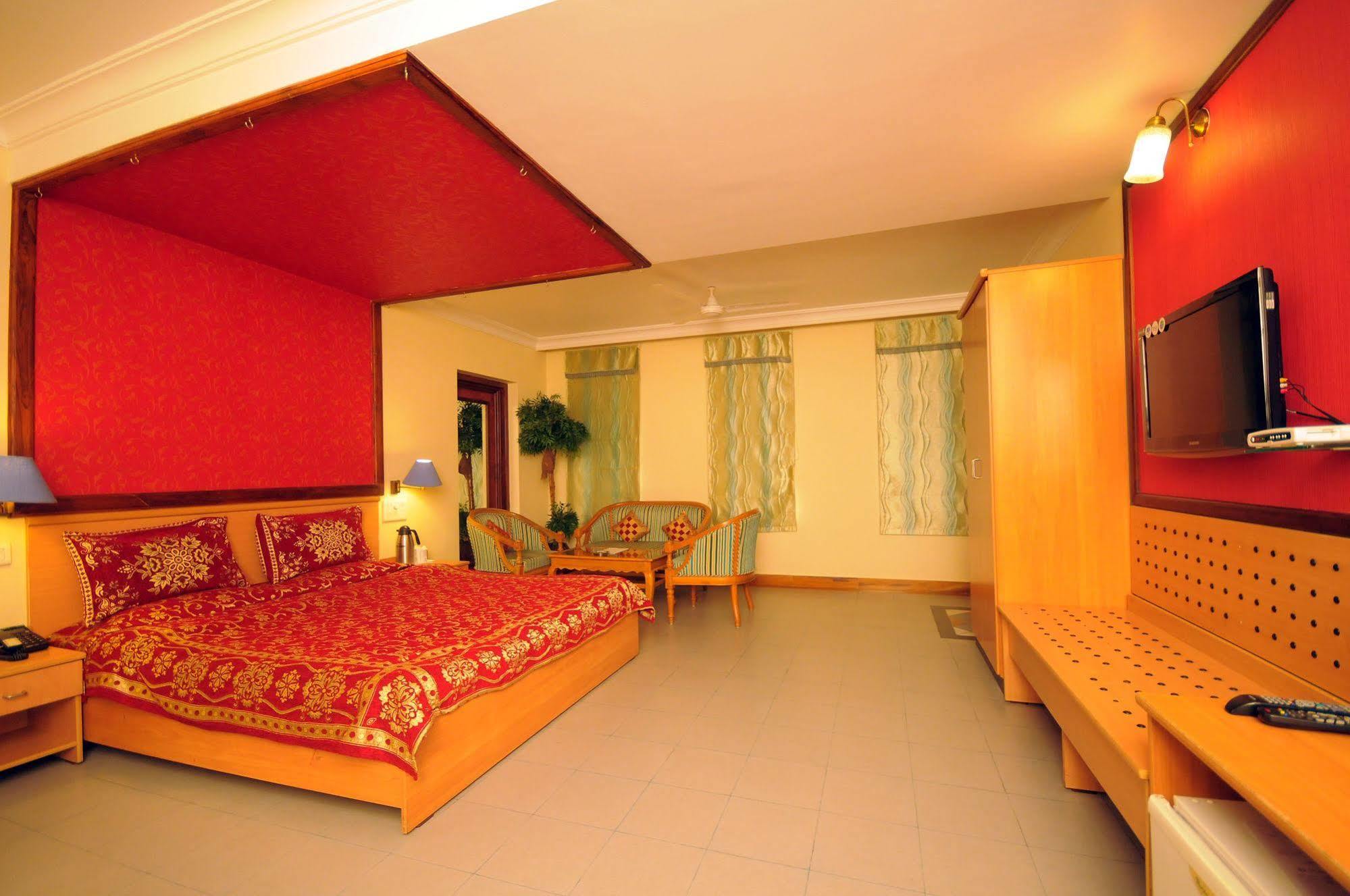 The Grand Regency Hotell Rajkot Exteriör bild