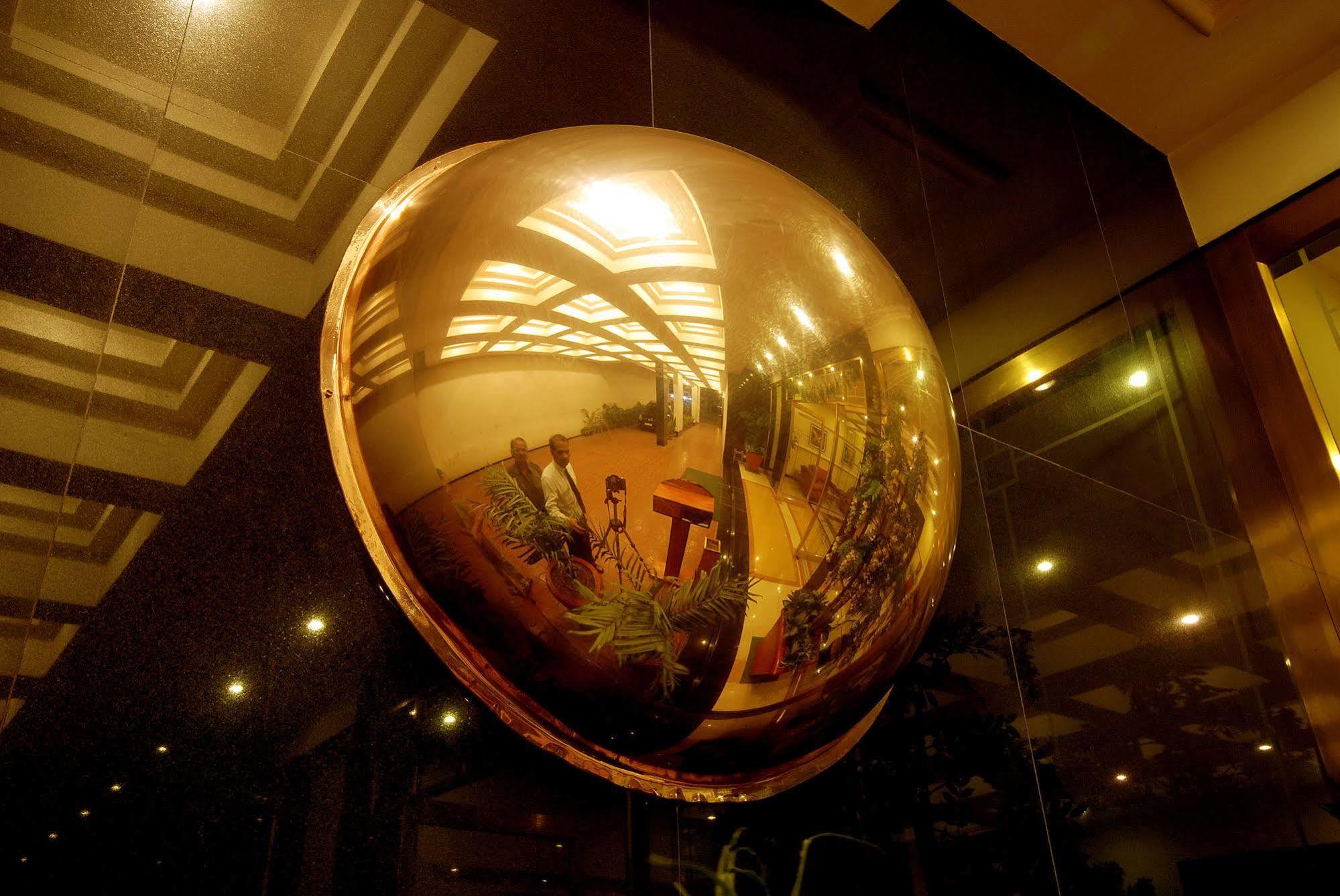 The Grand Regency Hotell Rajkot Exteriör bild