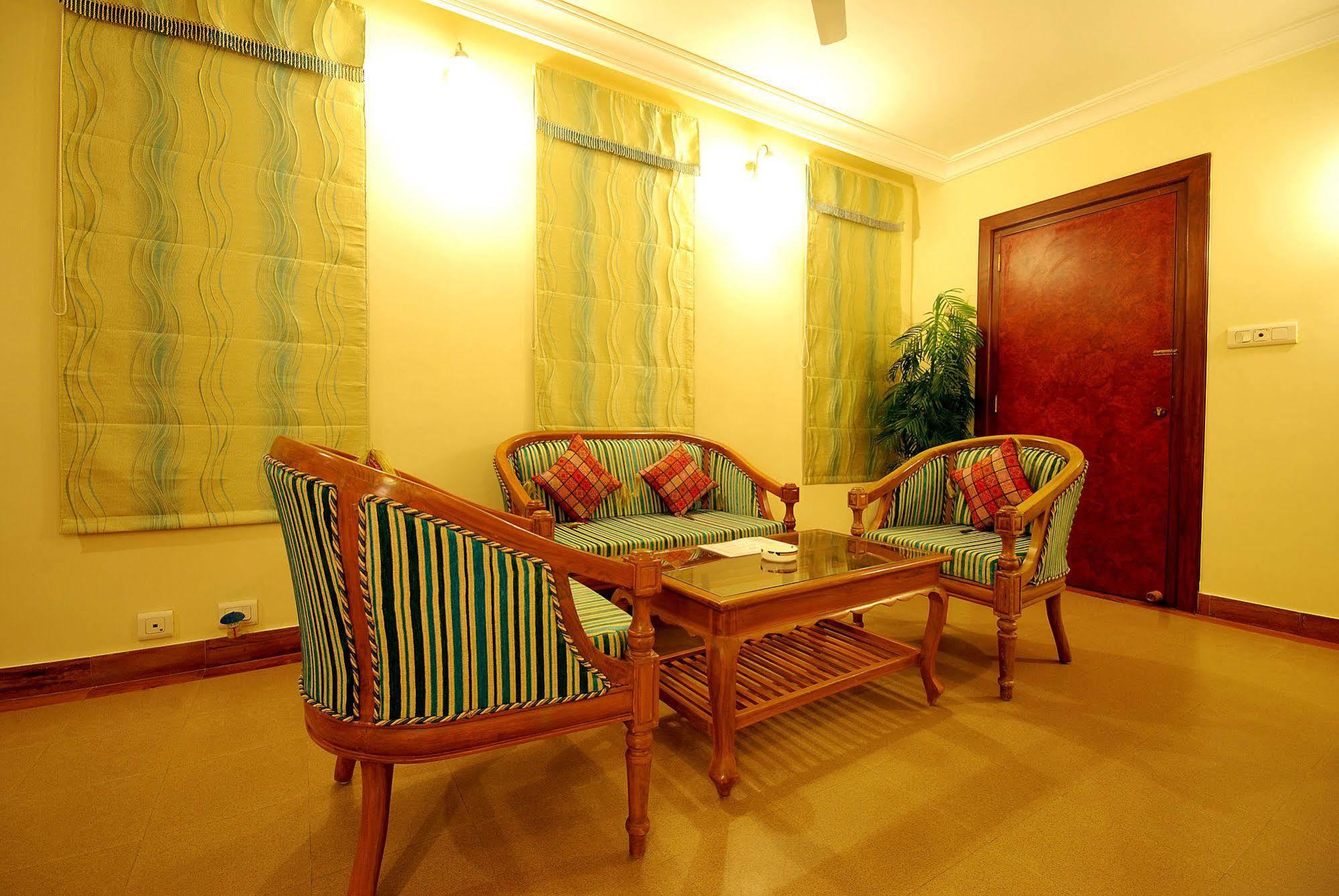 The Grand Regency Hotell Rajkot Exteriör bild