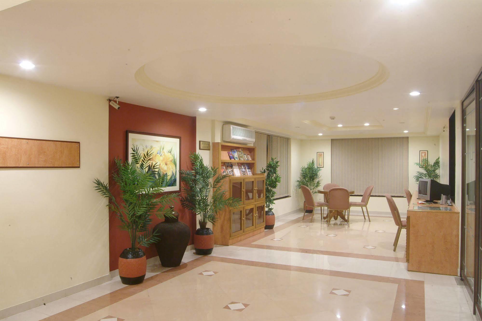 The Grand Regency Hotell Rajkot Exteriör bild