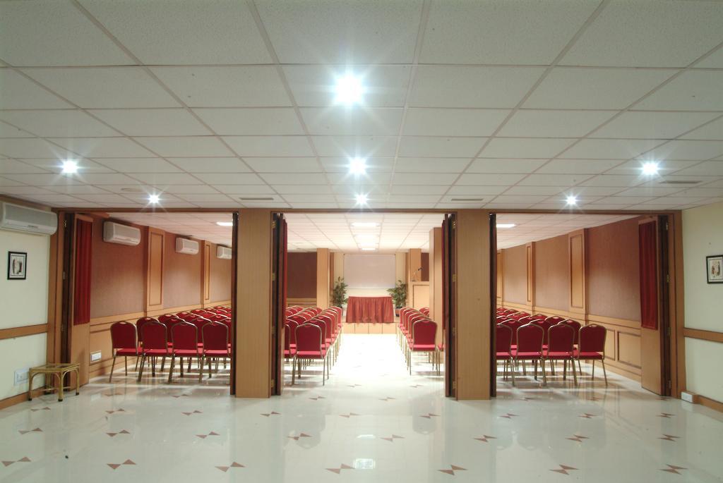 The Grand Regency Hotell Rajkot Exteriör bild