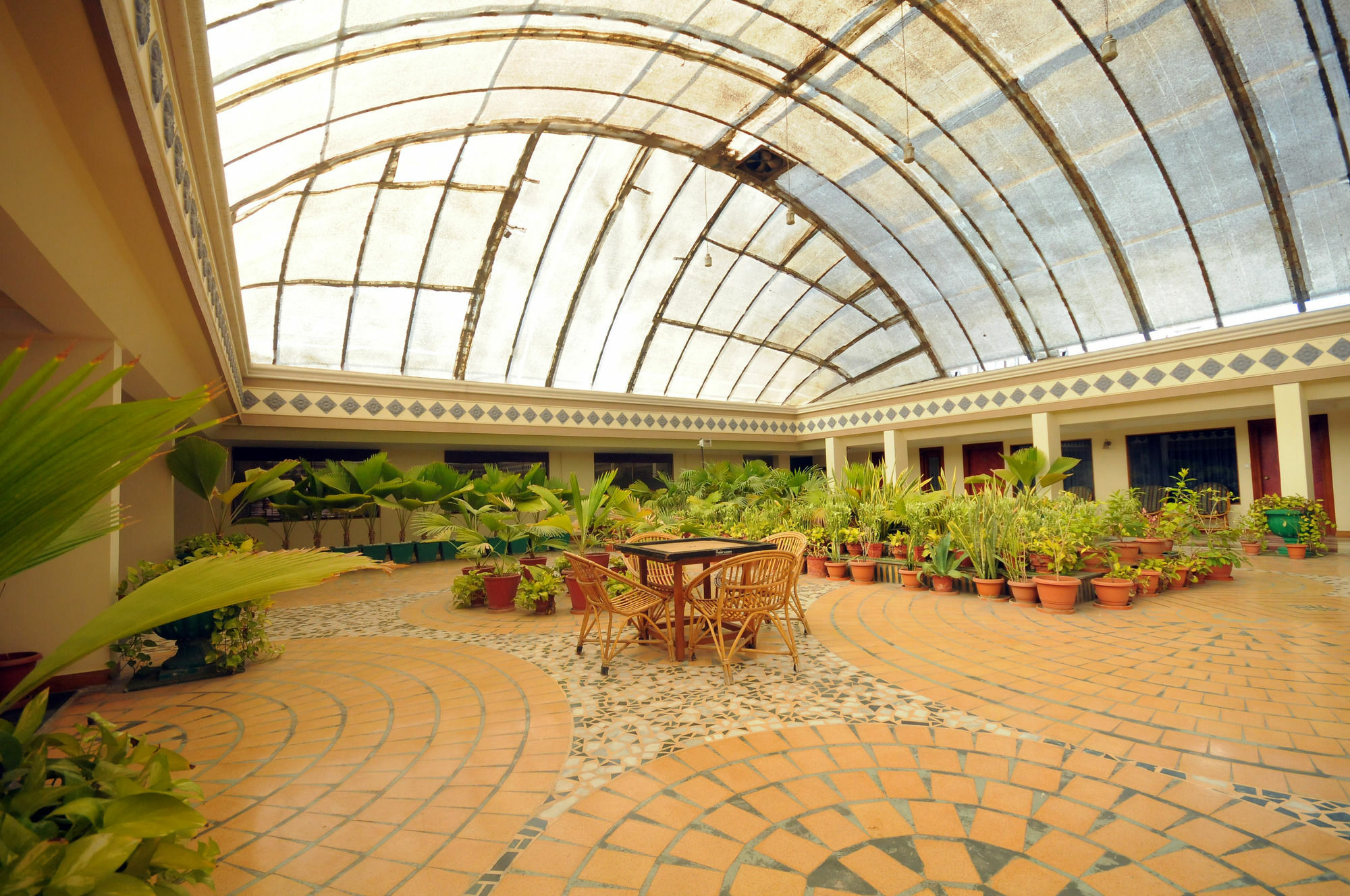 The Grand Regency Hotell Rajkot Exteriör bild